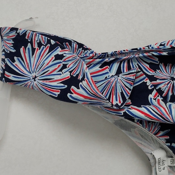 Crown,& Ivy Sleeveless Top - Picture 6 of 10